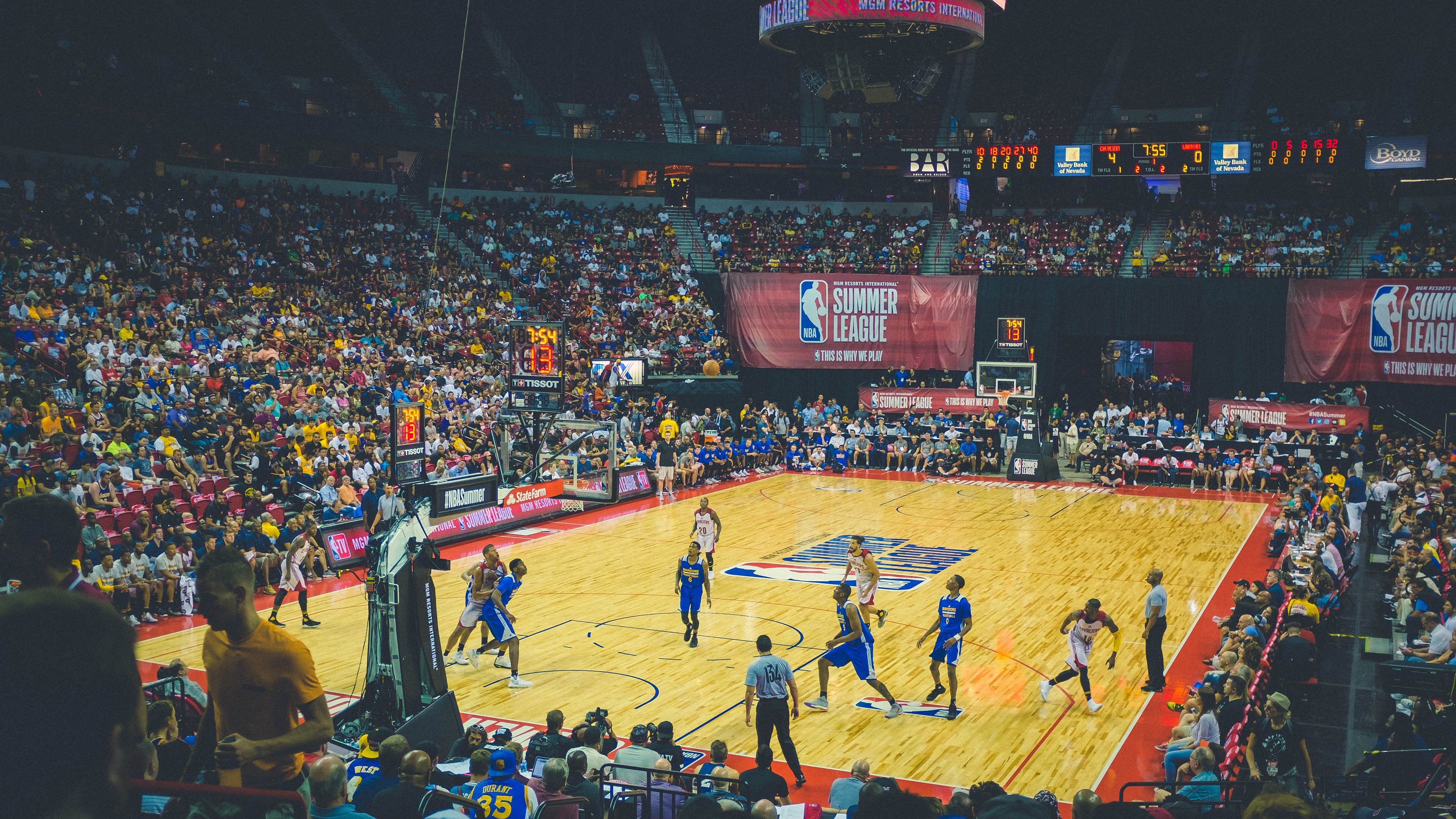 开云体育娱乐app安全-品牌战略布局电竞:多角度、多渠道带来新转机,2019电竞营销品牌研究报告